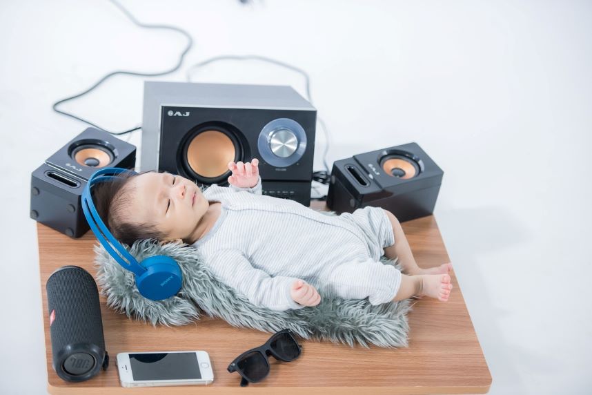 baby listen to music